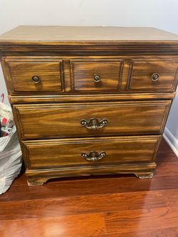 Small dresser with 3 drawers