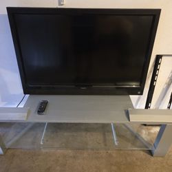 Vizio E42OVO 42 Inch, 1080 LCD TV with TV stand