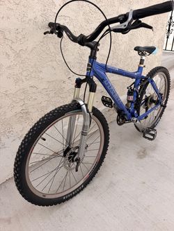 Trek Fuel X7 full suspension mtn bike