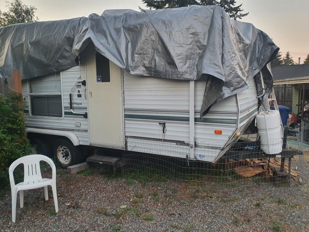 Toy hauler, 2000 Layton sport wagon 27'