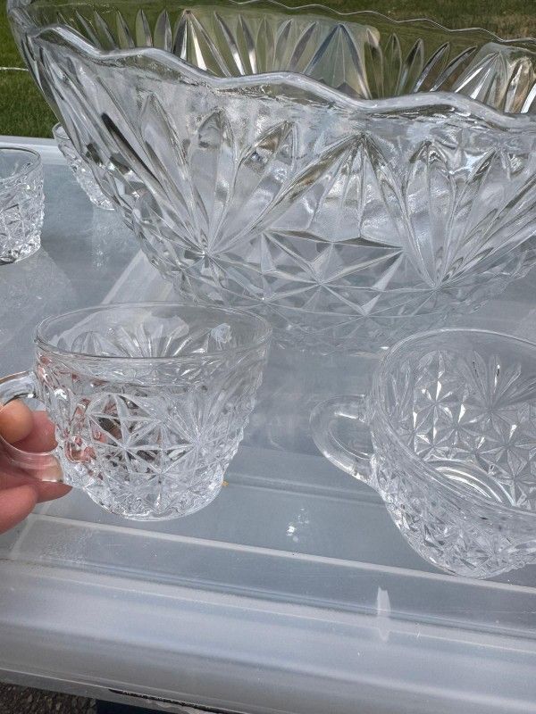 Punch Bowl And 8 6oz Crystal Cups 