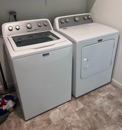 Maytag Bravos Washer and Dryer Gas Set