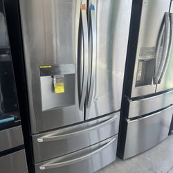 LG - 4 Door Refrigerator / Large Capacity 