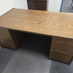 Office Desk W/ 6 Drawers.   🔥🔥🔥