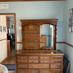 Free Broyhill Queen Bedroom Set