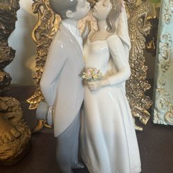Lladro # 6620 Retired “ A Kiss To Remeber” 