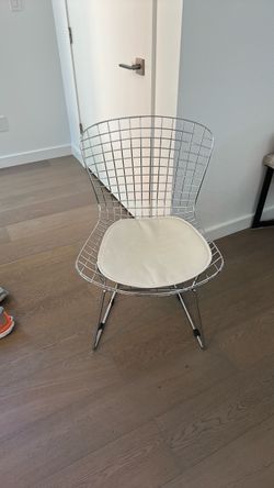 Set of 4 Chrome Wire Chair with White Seat Cushion
