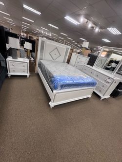 Furniture & Mattress Discounters