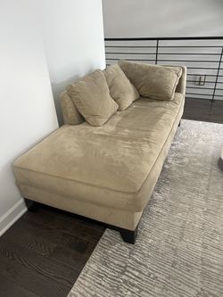 Very Nice Chase Lounge Couch 