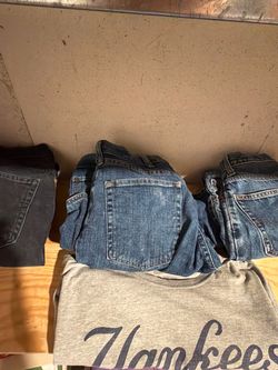 Three pairs of 36 W Jeans and Large Yankees T-Shirt