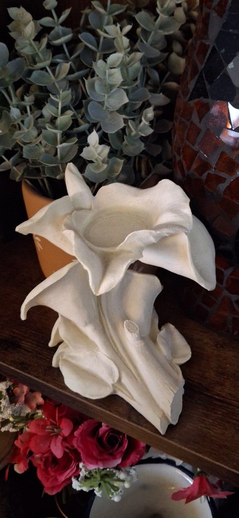 Casa elite Resin Calla Lily Flower candle holder by M. Valenti 6.5" H