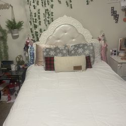 Girls Bedroom Set-PreTeen Or Teen 
