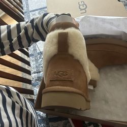 Uggs Women 8 Mini Snugscape