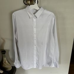 Women’s Fitted Long Sleeve Button Down