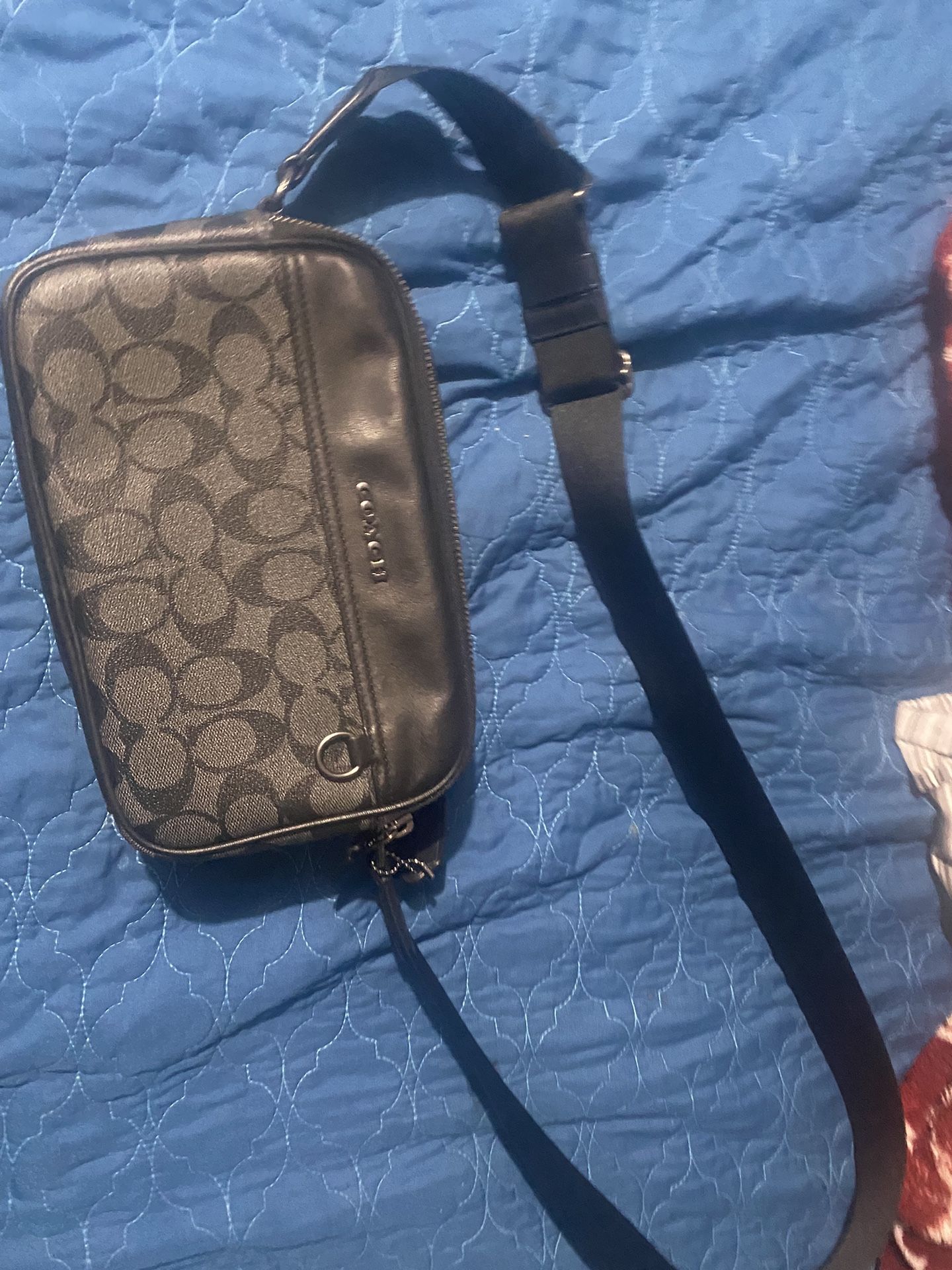 Louis VUITTON for Sale in Modesto, CA - OfferUp