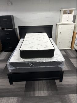 Huge sale for Mattress And Box Twin size #mattress and box 150.$ full 190$ Queen 200$ king 290$. free delivery free set up 708….289…7715… cash or Zell