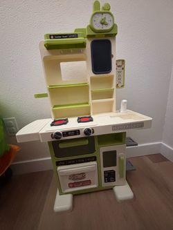 Play kitchen pending
