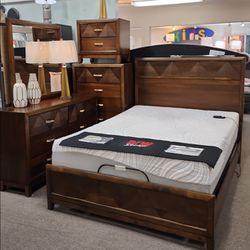 Clearance Bedroom Set Including Queen Size Bed Frame Dresser Mirror And Nightstand Chest Available For Extra
