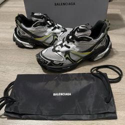 BALENCIAGA’S RUNNER