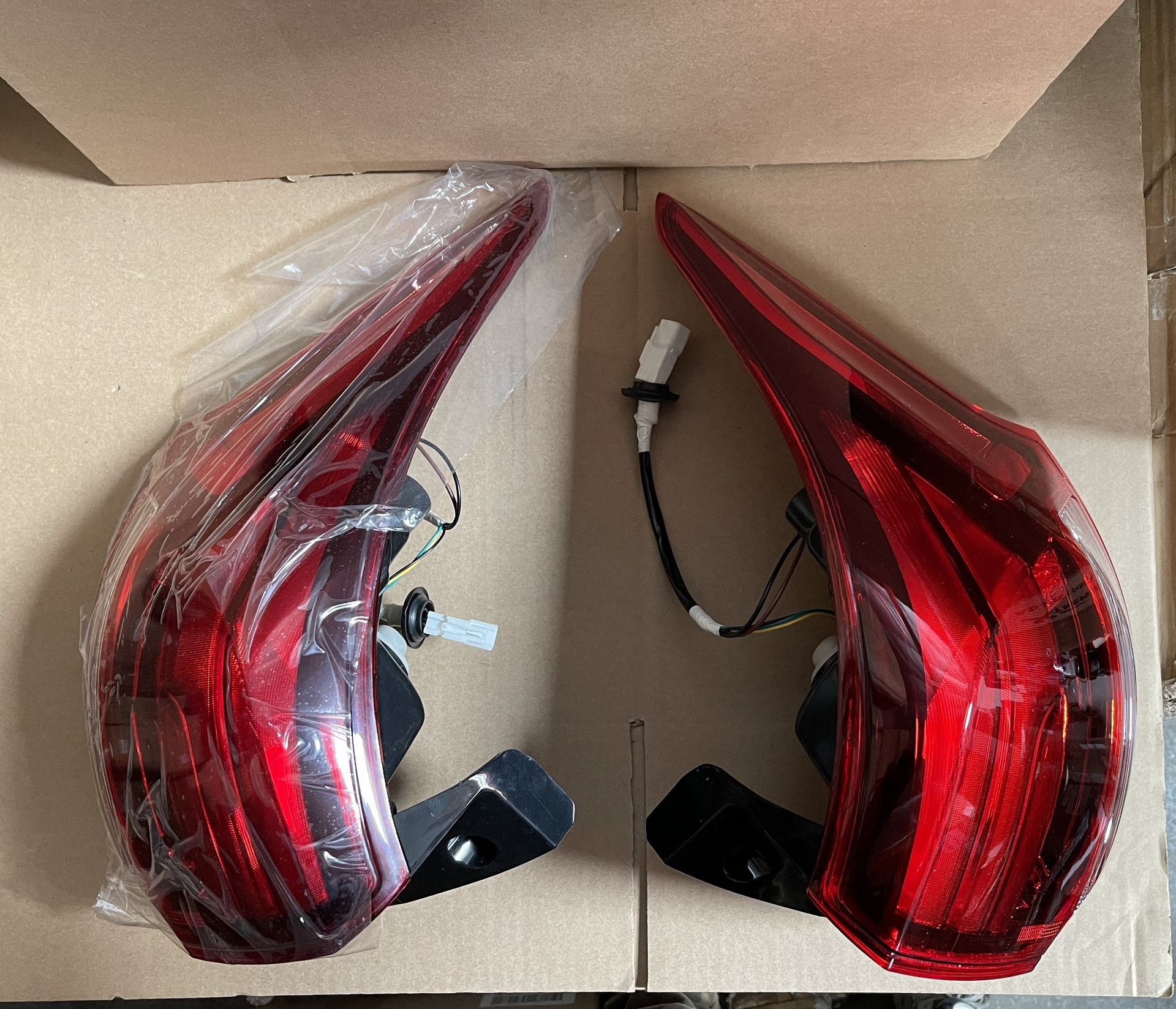 Pair Tail Lights Rear Outer Lamp 2016-2021 Mitsubishi Outlander LH RH  LED Taillamp