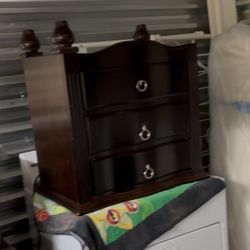 Free Dresser And Nightstand 