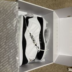 Jordan 11 Mid 