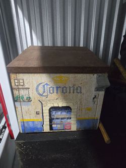Vintage ice cooler
