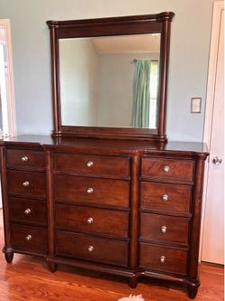 Dresser w/ mirror