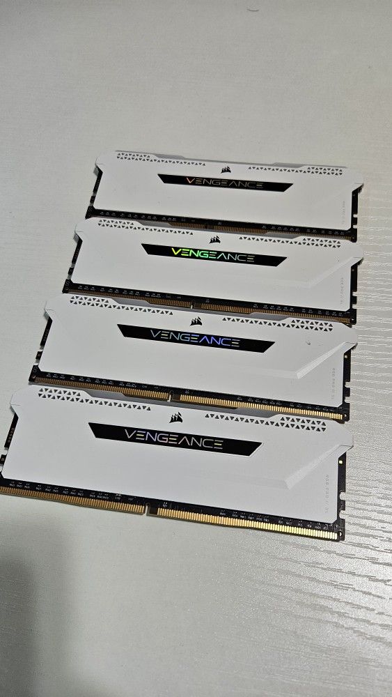 Corsair Vengeance 32gb 3200mhz (4×8gb) White