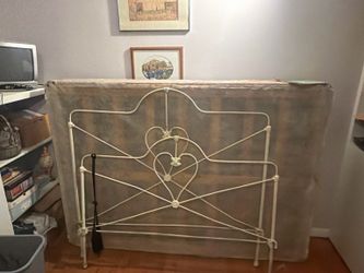 Vintage Wrought Iron Bed Frame – Full Size – Antique White – Heart Design