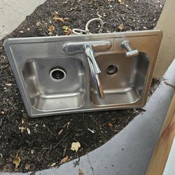 Kitchen Sink And Garbage Disposal 