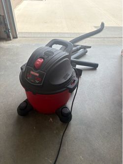 Craftsman working 6 gallon shop vacuum with attachments