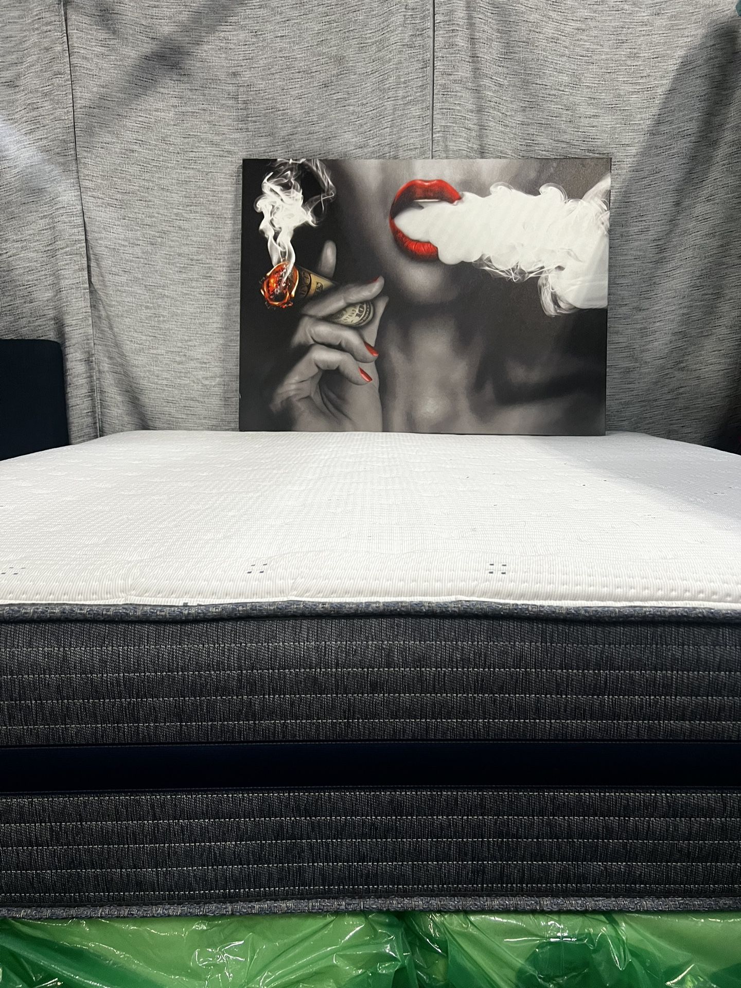 Lovely 💖KING 💖MATTRESS 💖AND BOX 💖SPRING
