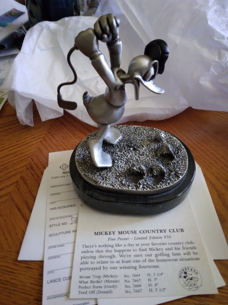 Chilmark "Teed Off" Donald Duck Statue