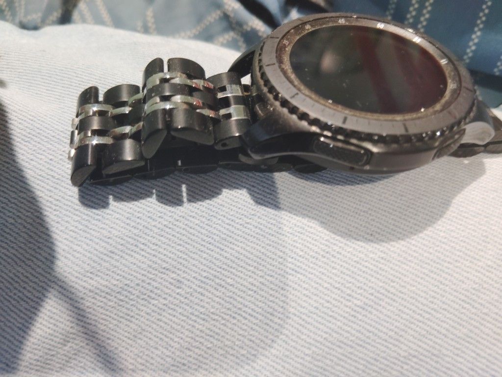 Samsung Gear S3 Frontier Smartwatch w/ 2 Bands – Great Condition