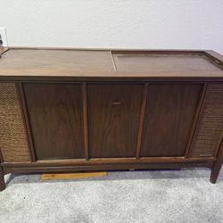 Vintage Magnavox 1969 Console Stereo 100% Original