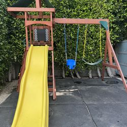 Kids backyard Playground Swing set Slide Treehouse