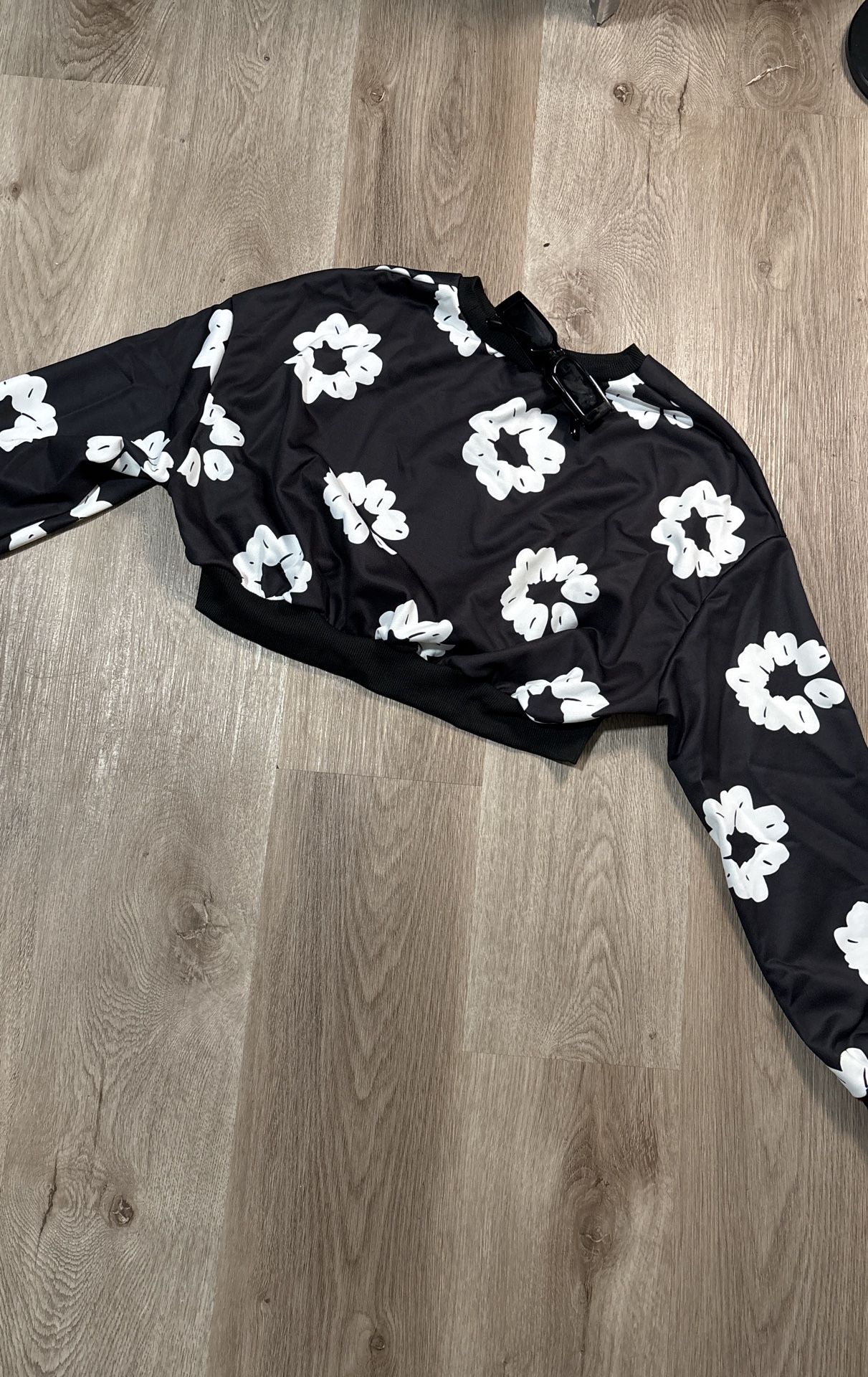 L Black Floral Crock Top Fleece