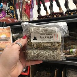 Sage Trío Set For Health Love And Money 