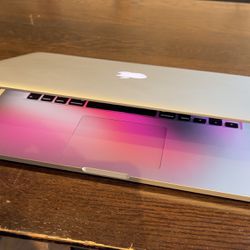Apple MacBook Pro 15” Retina Quad Core I7, 16GB RAM 500 Gb SSD 