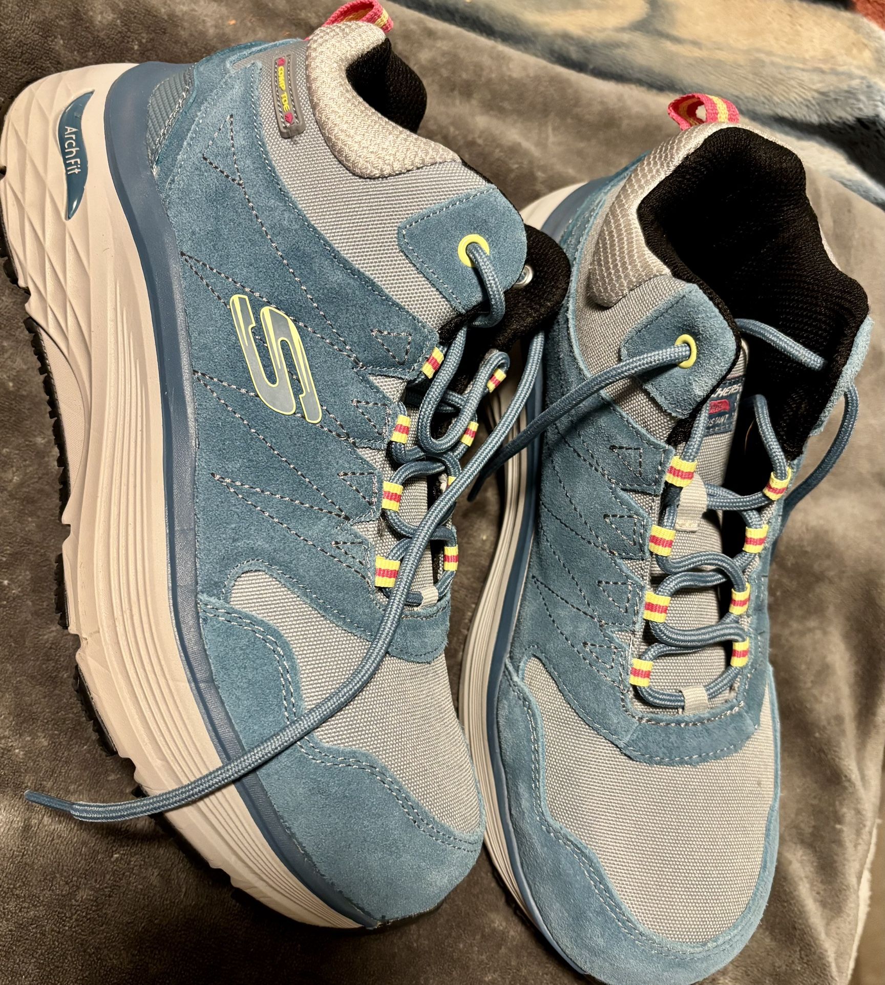 Sketchers Air Cooled, Arch Fit steel toe Work Shoes Women’s Size 9