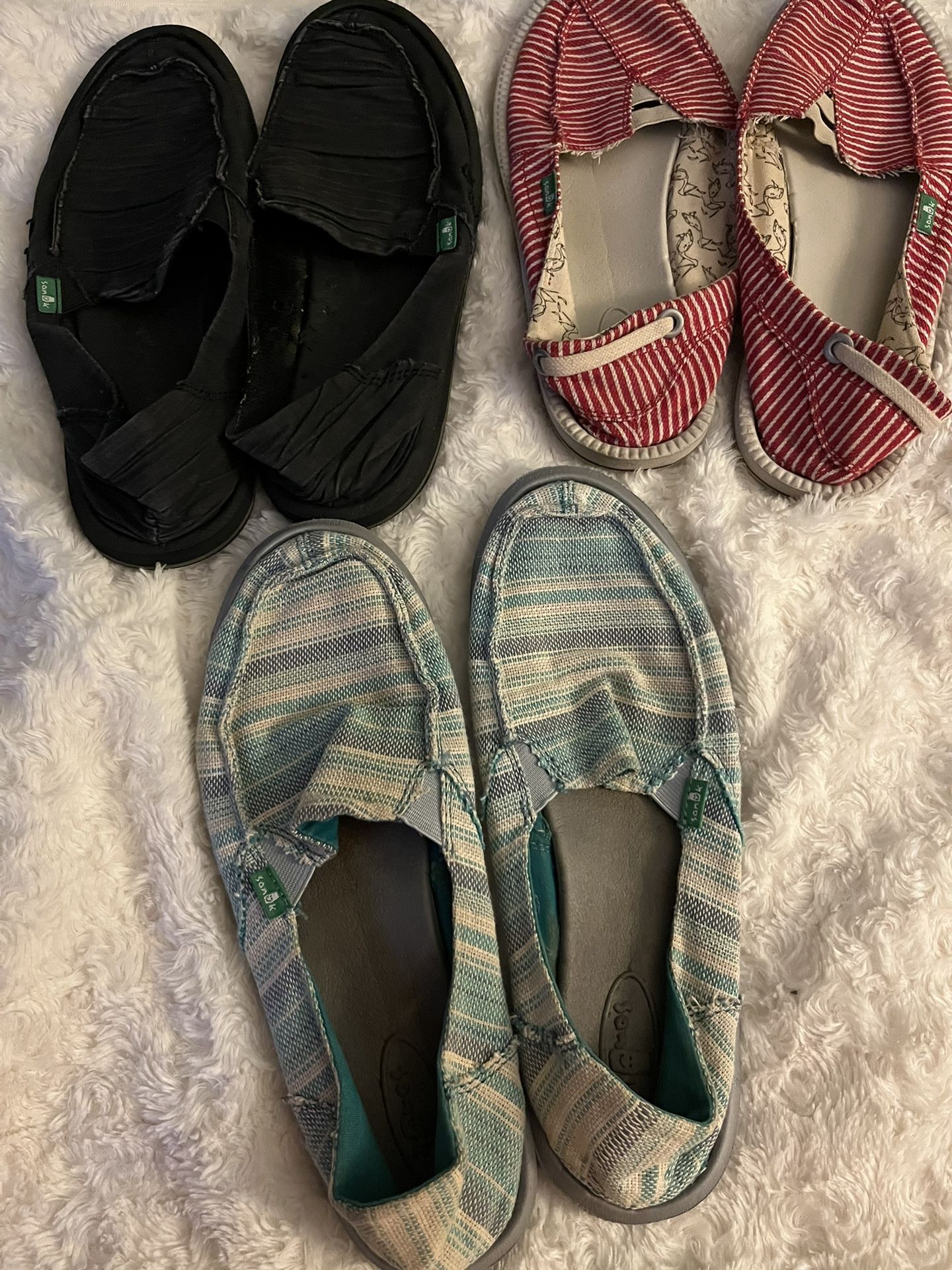 (3) pairs Of Preowned Sanuk Flat Shoes