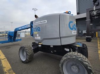 2015 Genie Z-62/40J Boom Lift