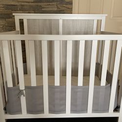Convertible Mini Crib With Mattress Pad