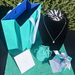 Tiffany & Co. ReturnToTiffanySilverNecklace w/Diamond-used-originally packed