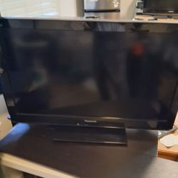 TV   PANASONIC 32" w/ REMOTE 