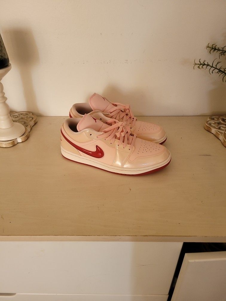 Jordan 1 Low Valentines
