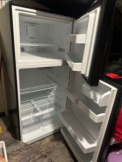 Top Freezer Refrigerator Black