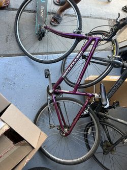 Women’s Cannondale bike for sale 150 or best offer