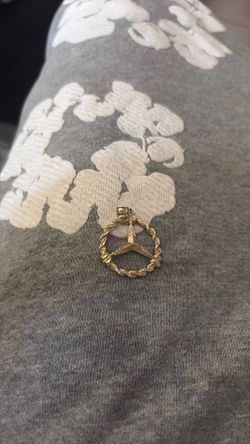 10k mercedes pendant